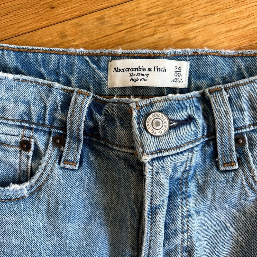 Abercrombie skinny high-rise jeans, size 24. Excellent, like-new condition